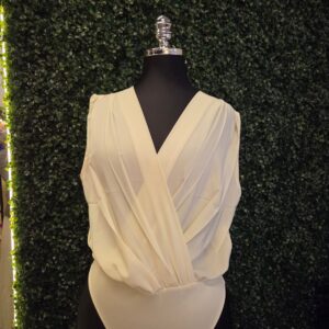 Pantiblusa plisasa beige / blanca