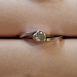 Anillo corazon blanco chico (plata)