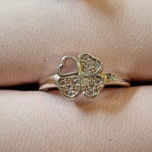 Anillo trebol con circonias (plata)