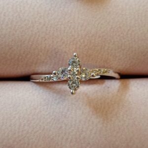 Anillo flor con circonias (plata)