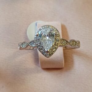 Anillo cironia ovalada (plata con baño de rodio)